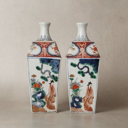Paire de bouteilles à saké « figuratives » de type