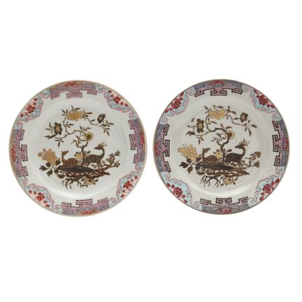 Une paire de plats chinois de style « famille rose