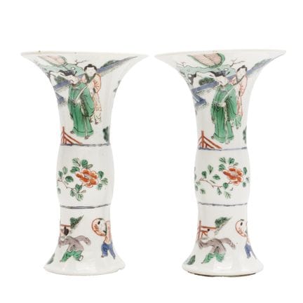 Paire de vases chinois « figuratifs » de la famill
