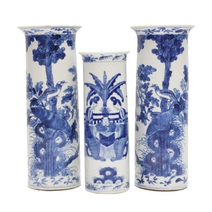 Ensemble de trois vases chinois de type « beaker »