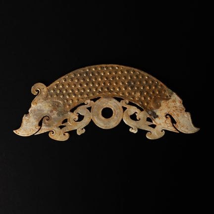 Plaque chinoise en jade sculpté de style archaïque