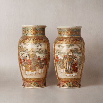 Paire de vases japonais « figuratifs » de Satsuma,