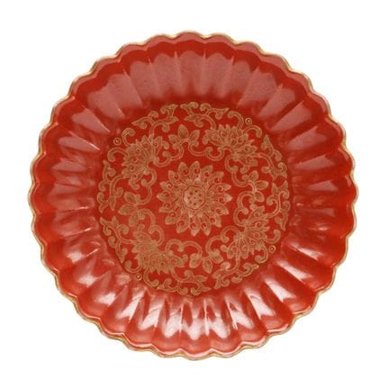 Plat chinois à motifs de lotus et de feuilles, sur