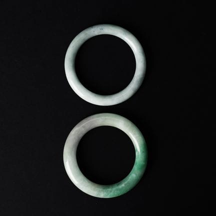 Deux bracelets en jade chinois, XIXe/XXe siècle 十九