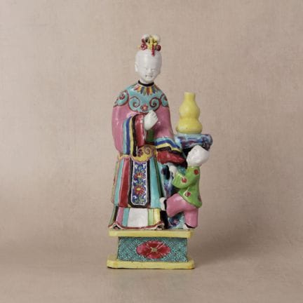 Figurine chinoise de style « famille rose » représ