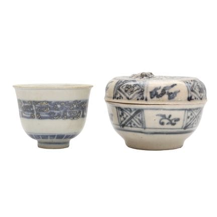 两件中国青花瓷器，明代 明 各式青花瓷器一套两件