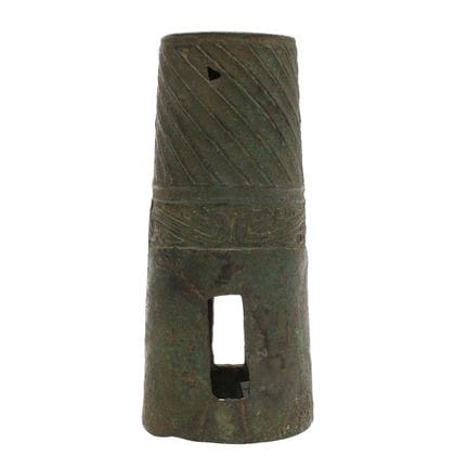 Embout tubulaire en bronze chinois destiné à l'ess