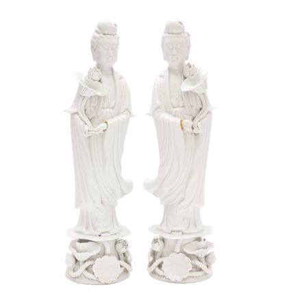 Deux statues chinoises de Guanyin en porcelaine bl