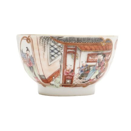 Tasse chinoise « figurative » de style famille ros
