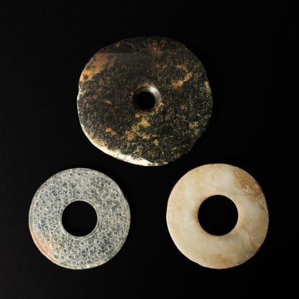 Ensemble de trois disques de jade de style archaïq