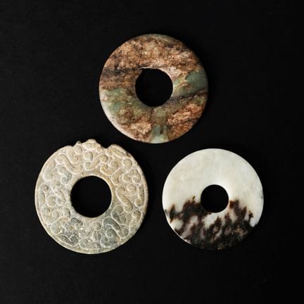 Ensemble de trois disques de jade de style archaïq
