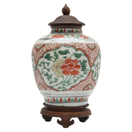 Jarrón chino «floral» de wucai, período de transic