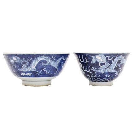 Deux bols chinois bleus et blancs à motifs de « dr