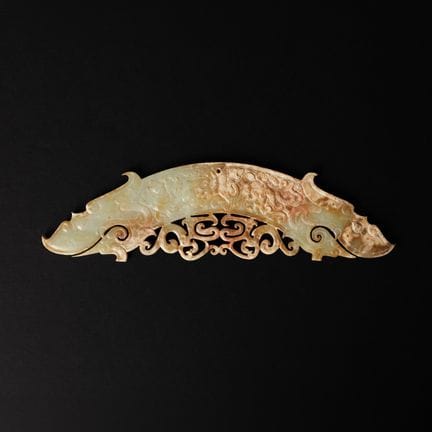 Plaque chinoise en jade sculpté de style archaïque