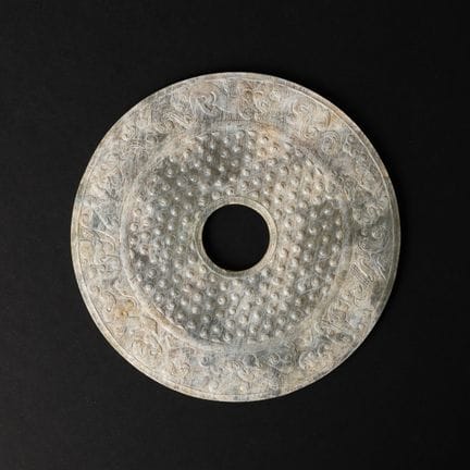 Disque de jade sculpté de style archaïque chinois,