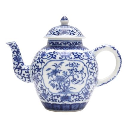 Théière chinoise bleue et blanche à motifs floraux
