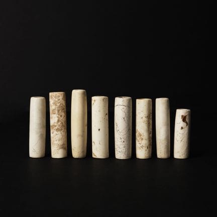 Ensemble de huit perles de jade chinoises de style
