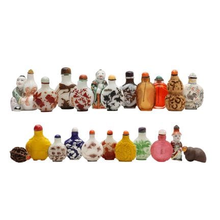Un vaste ensemble de flacons à tabac chinois, XIXe