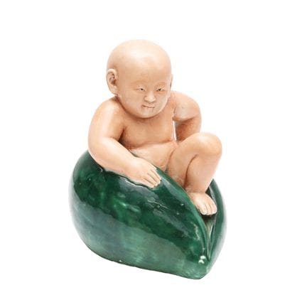 Une figurine chinoise de la famille rose représent