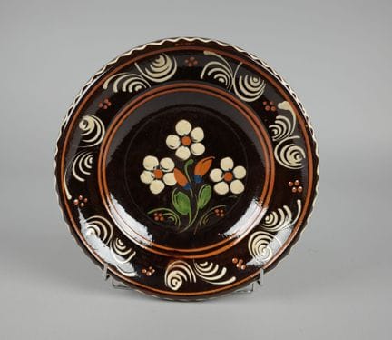 Emaillierte Keramikschale mit vielfarbigem Blumenm