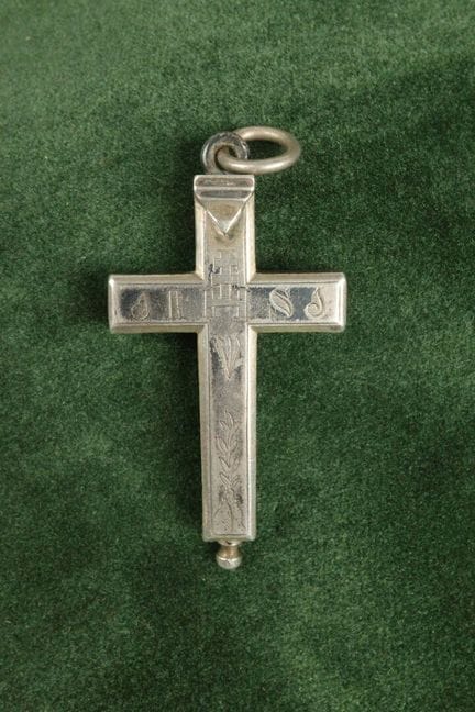 Croix reliquaire pectorale de la Visitation en arg