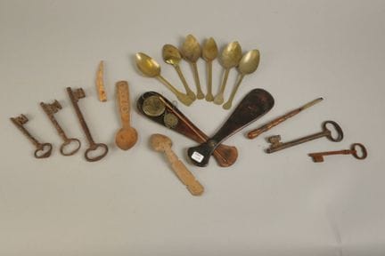 Löffel-Set bestehend aus zwei Holzlöffeln, von den