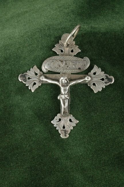 Grande croix grille de Chambéry en argent présenta