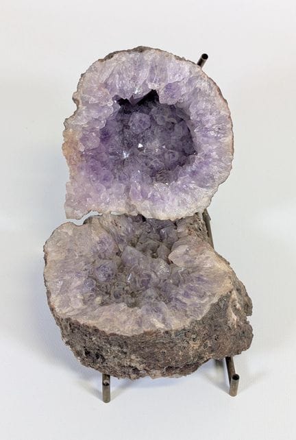 Set di (2) pietre tipo "geode di ametista" (20x18x