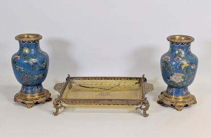 Par de jarrones «balustre» de bronce con decoració