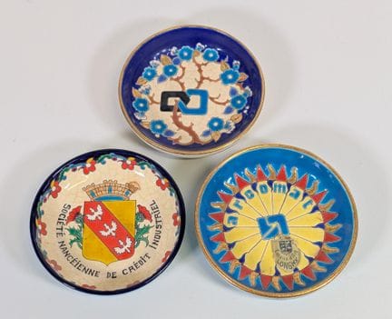 LONGWY, XX secolo, set composto da (x3) posacenere
