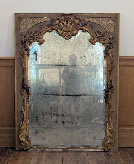 Specchio rettangolare smussato, con cornice decora