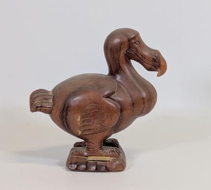 Scultura in legno esotico raffigurante un "Dodo", 