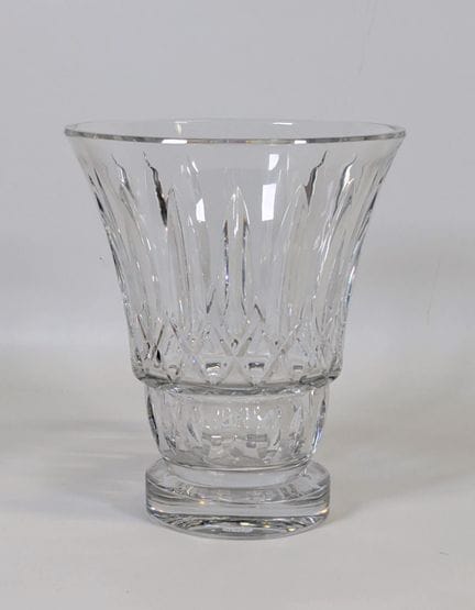 BACCARAT, vaso "cratere" in cristallo intagliato, 