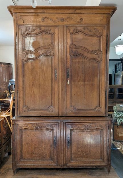 Imponente credenza (x2) con struttura in legno nat
