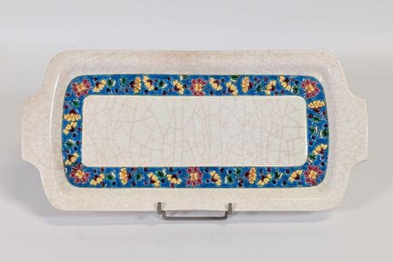 朗维，20世纪初至1955年，釉面开片“奶油色”陶质蛋糕盘，蓝色底色上饰有花环图案，背面带有被称为“