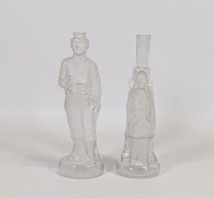 LEGRAS （公司）（？）一套（2件）模压玻璃制成的拟人化瓶，部分表面为磨砂处理，分别描绘了一名举