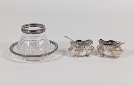 Paire de salières "baquet", quadripodes, en argent