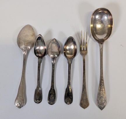 Lot de couverts dépareillés, en argent poinçonné "