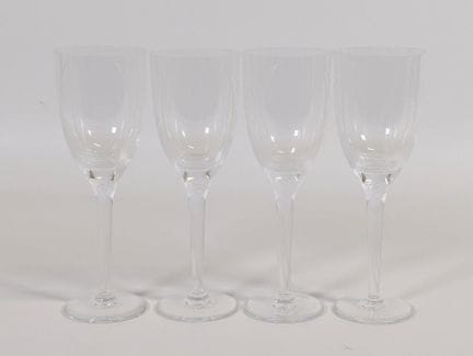 LALIQUE France，20世纪，“微笑天使”系列，一套（4只）部分磨砂的模压水晶香槟杯，每只