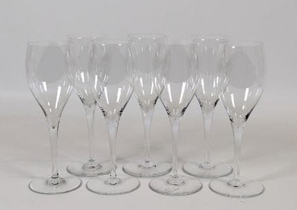 BACCARAT，20世纪，“圣雷米”系列，一套（7只）水晶香槟杯，每只杯底均刻有圆形印记（高：21