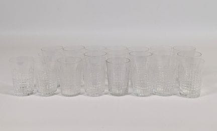 BACCARAT，“Nancy”系列，一套（22只）平底水晶刻花酒杯，每只杯底均带有圆形印记（8×5