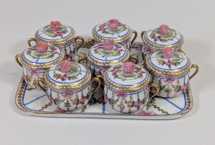 DELVAUX, Paris, service à crème en porcelaine pein