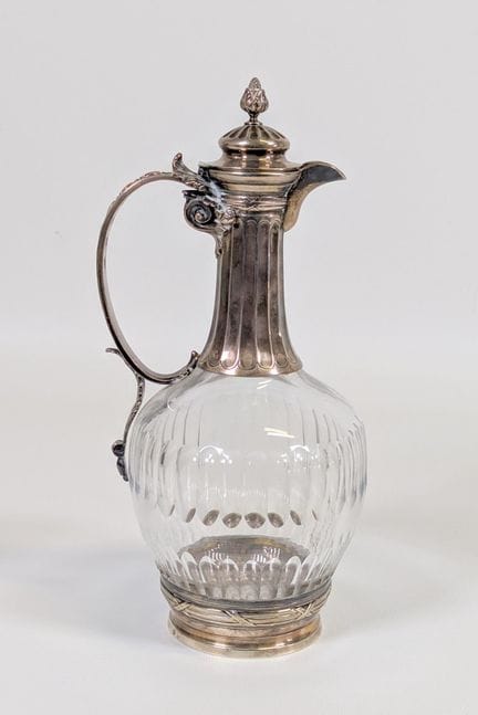Verseuse en verre ou cristal taillé à monture en a