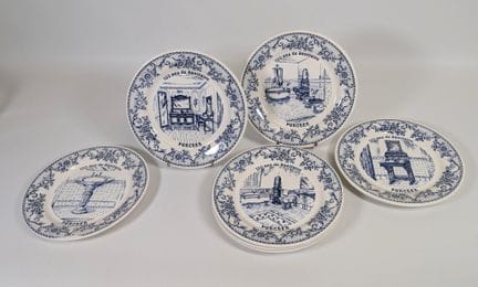 GIEN, suite de (x7) assiettes en faïence en camaïe