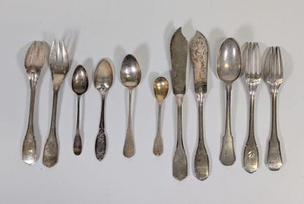 Lot de couverts dépareillés en argent poinçonné à 
