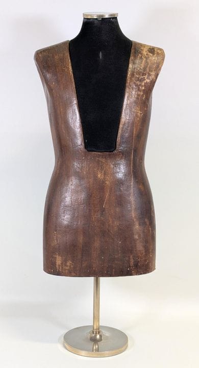 FERY-BOUDROT， 巴黎，约1930-1940年，带胸板的纸浆人台，表面凹印有“38”和“4