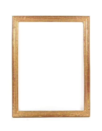 Profilierter Holzrahmen mit Zierelementen an den E