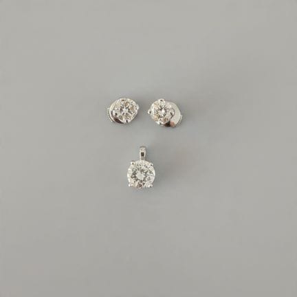 750° white gold EARRING SET consisting of:
A pair 