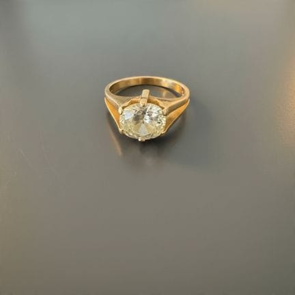 750° yellow gold RING set with an old-cut diamond 