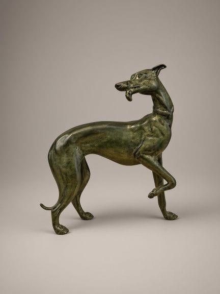 法国装饰艺术时期作品
行走的灰狗
古铜色青铜
此件作品很可能原属一组雕塑
尺寸：20.5 厘米 × 
